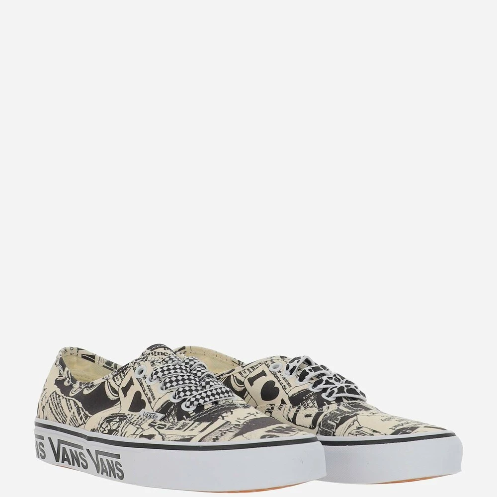 Vans Sneakers Made Of Fabric Lace-up Front Closure All-over Collage Print All-over Maxi Logo On The Sole Logo Detail On The Heel Ivory, Black Made In Cambodia Composition: 100% Fabric White 2 Vans Sneakers Made Of Fabric Lace-up Front Closure All-over Collage Print All-over Maxi Logo On The Sole Logo Detail On The Heel Ivory, Black Made In Cambodia Composition: 100% Fabric White - Bilde 2