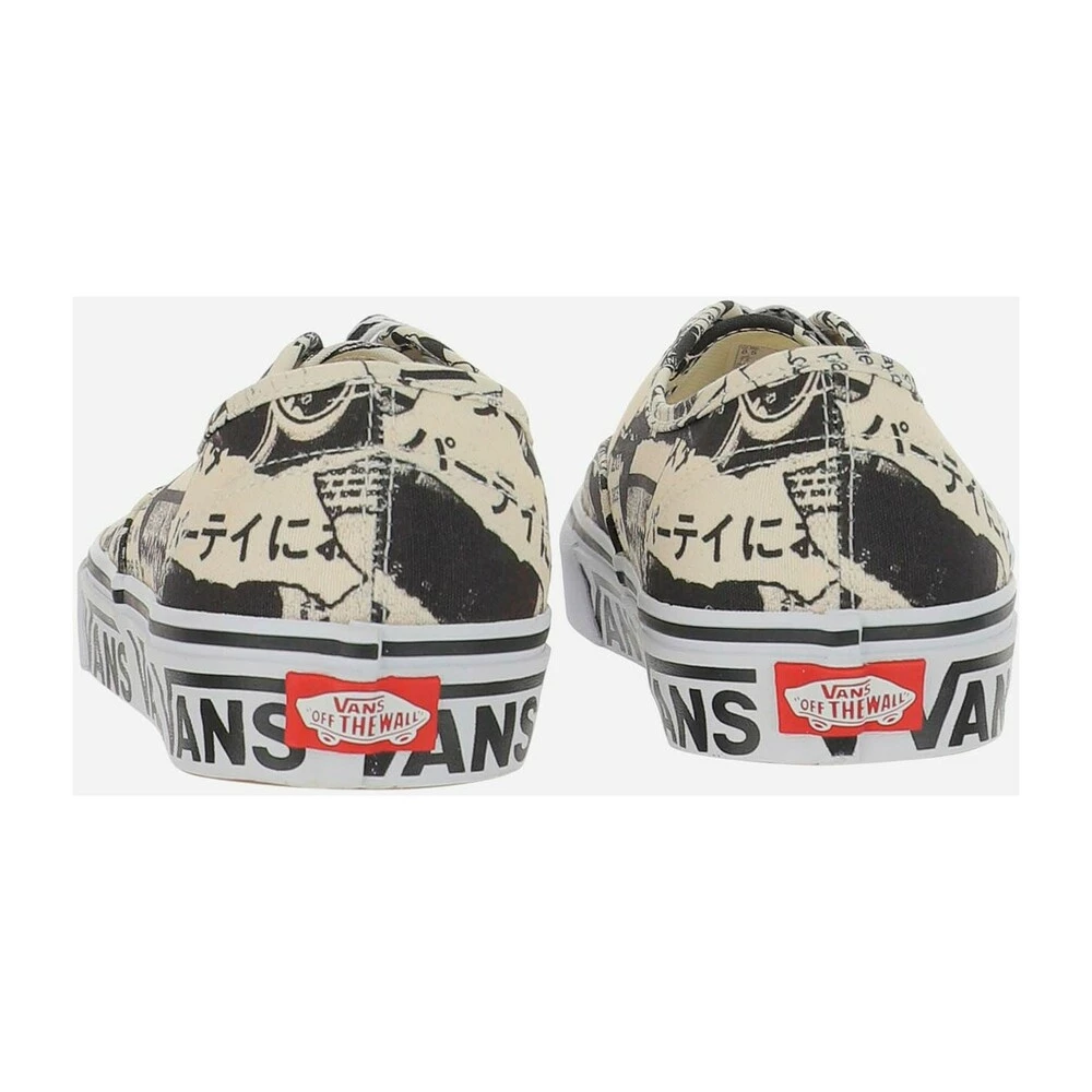 Vans Sneakers Made Of Fabric Lace-up Front Closure All-over Collage Print All-over Maxi Logo On The Sole Logo Detail On The Heel Ivory, Black Made In Cambodia Composition: 100% Fabric White 3 Vans Sneakers Made Of Fabric Lace-up Front Closure All-over Collage Print All-over Maxi Logo On The Sole Logo Detail On The Heel Ivory, Black Made In Cambodia Composition: 100% Fabric White - Bilde 3
