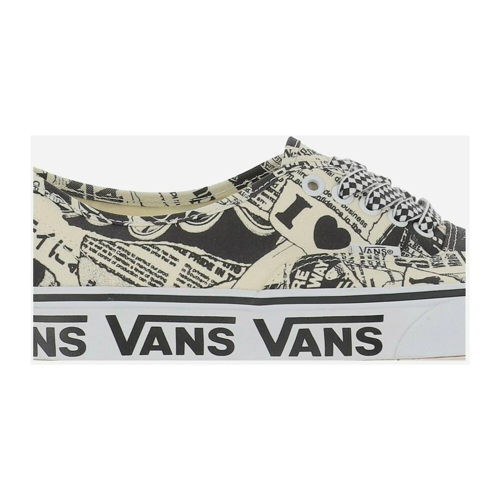 Vans Sneakers Made Of Fabric Lace-up Front Closure All-over Collage Print All-over Maxi Logo On The Sole Logo Detail On The Heel Ivory, Black Made In Cambodia Composition: 100% Fabric White 4 Vans Sneakers Made Of Fabric Lace-up Front Closure All-over Collage Print All-over Maxi Logo On The Sole Logo Detail On The Heel Ivory, Black Made In Cambodia Composition: 100% Fabric White - Bilde 4