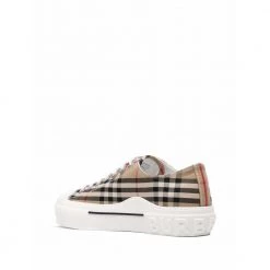 Burberry Sneakers Beige -Tilbud miinto Butikk unnamed file 895